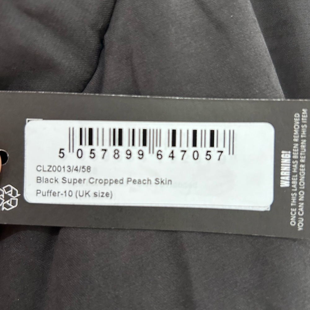 PrettyLittleThing Black Super Cropped Peach Skin Puffer Jacket Women Size 6 NWT - Picture 6 of 7